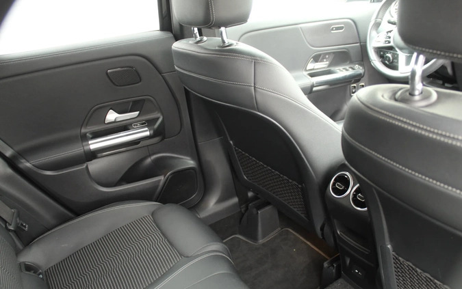 Mercedes-Benz GLA cena 147000 przebieg: 32600, rok produkcji 2020 z Stryków małe 121